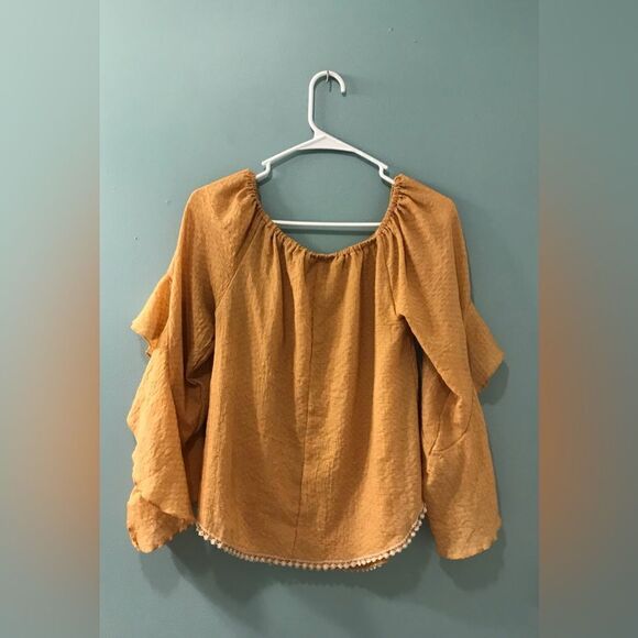 NWOT … SUPER Sassy “Size: S” Peasant Top - Picture 2 of 4